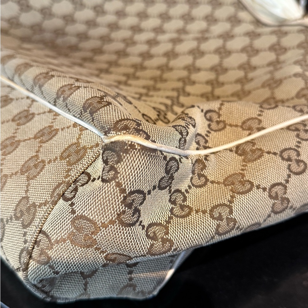 Gucci Beige/Off White GG Canvas Large Positano
Scarf Tote - Picture 7 of 10